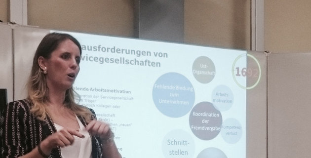 Gespräch mit Berufskolleg-Schülern über die Chancen und Risiken von Servicegesellschaften Vortrag an Berufskolleg