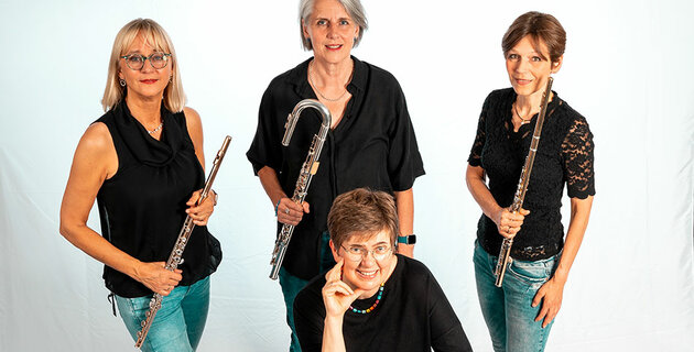 Vier Frauen mit Musikinstrumenten