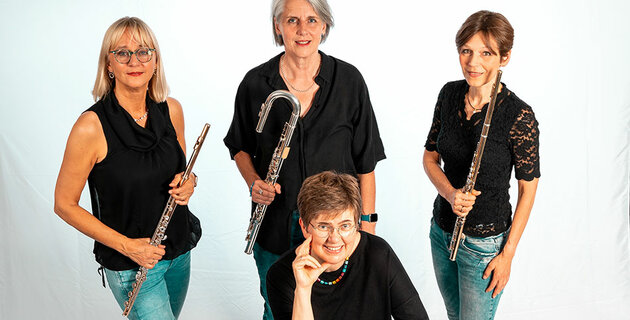 Flötenquartett Aulos Vier Frauen mit Musikinstrumenten