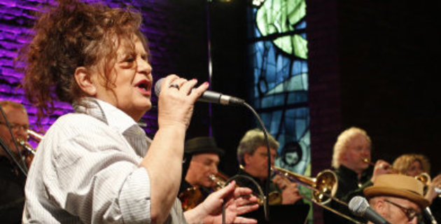 Biggi Wanninger und die Paulus Big Band in Michaelshoven Auftritt von Biggi Wanninger und der Paulus Big Band in Michaelshoven