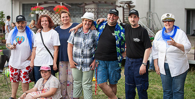 Bewohner des Wohnprojekt in Köln-Mülheim bei der Jubiläumsfeier.