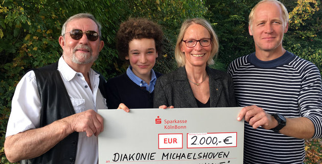 Jung hilt alt! Spendenübergabe
