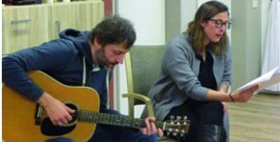 Gitarre spielen und singen