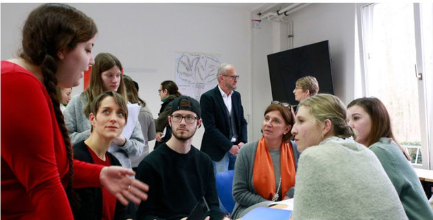 Ministerin Gebauer zu Besuch in Michaelshoven Ministerin Gebauer bei ihrem Rundgang durch Michaelshoven