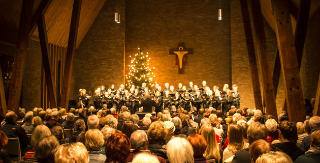 Weihnachtliche Stimmung beim Adventskonzert in Michaelshoven Kirche beim Weihnachtskonzert