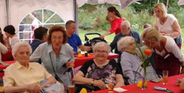 Erstes Sommerfest im neuen Albert-Schweitzer-Haus Eindrücke vom Sommerfest 2016 im Albert-Schweitzer-Haus