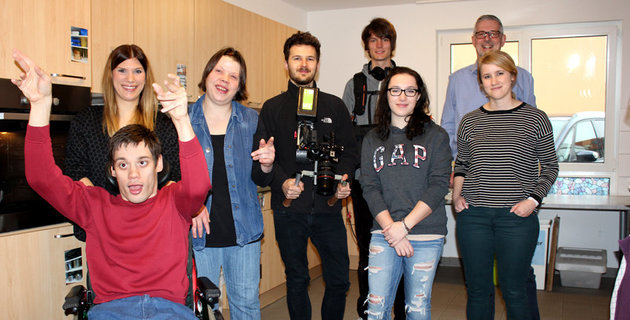 Dreh von Aktion Mensch in der Wohngruppe Ampèrestraße Bewohner der Wohngruppe Ampèrestraße und Mitarbeiter