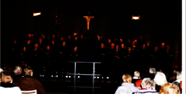 Weihnachtsmarkt und Weihnachtskonzert Chor in der Erzengel-Michael-Kirche