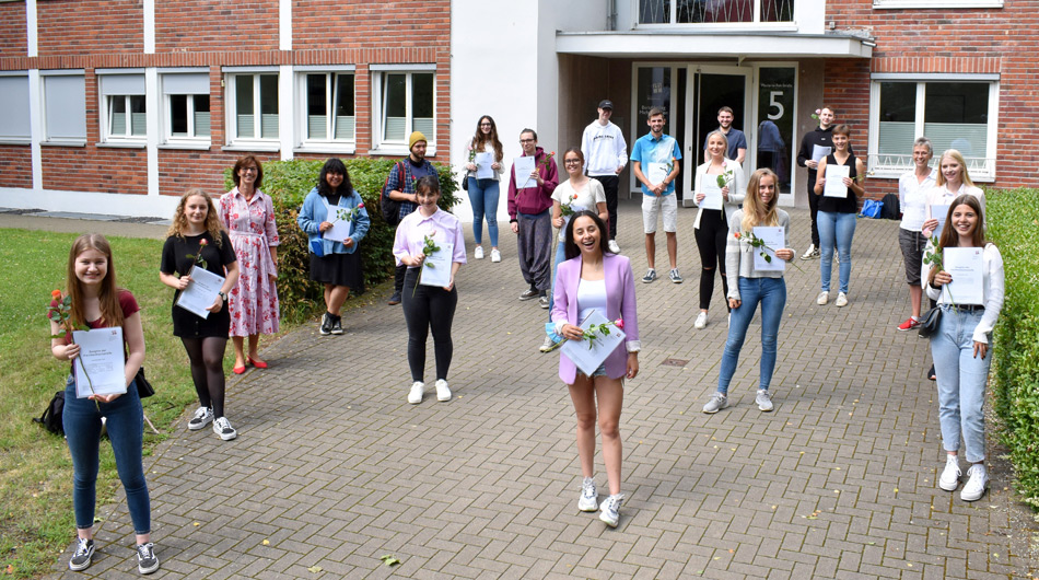 Absolventinnen und Absolventen 2020 des Berufskolleg Michaelshoven (Gruppe 7).