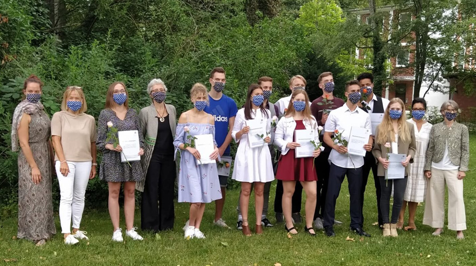 Absolventinnen und Absolventen 2020 des Berufskolleg Michaelshoven (Gruppe 1).