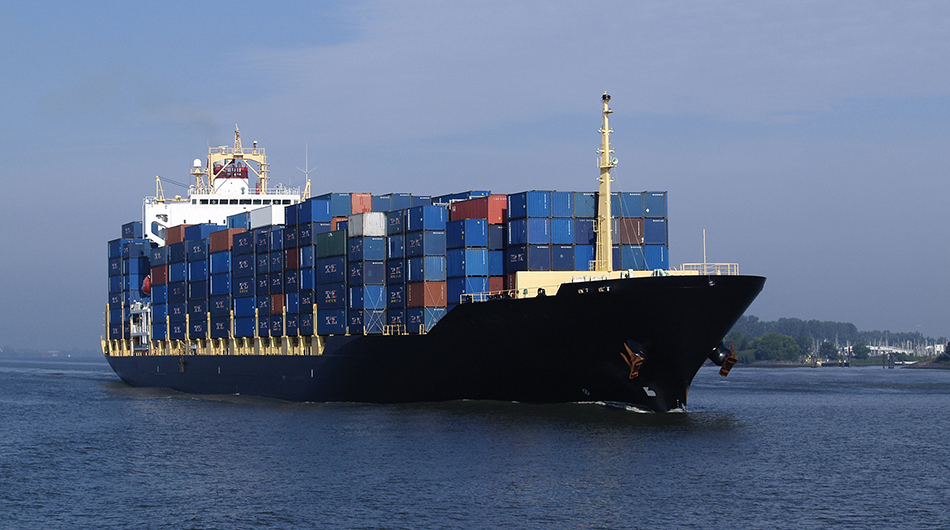 Ein Schiff mit vielen Containern