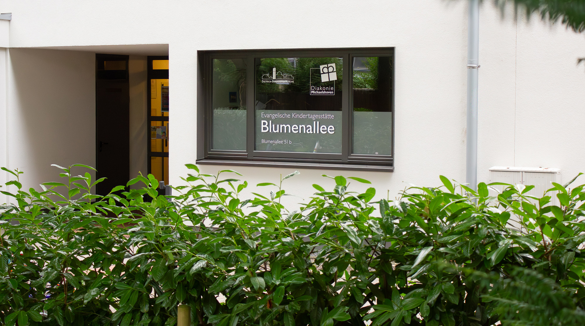 Die Außenansicht der Kita Blumenallee