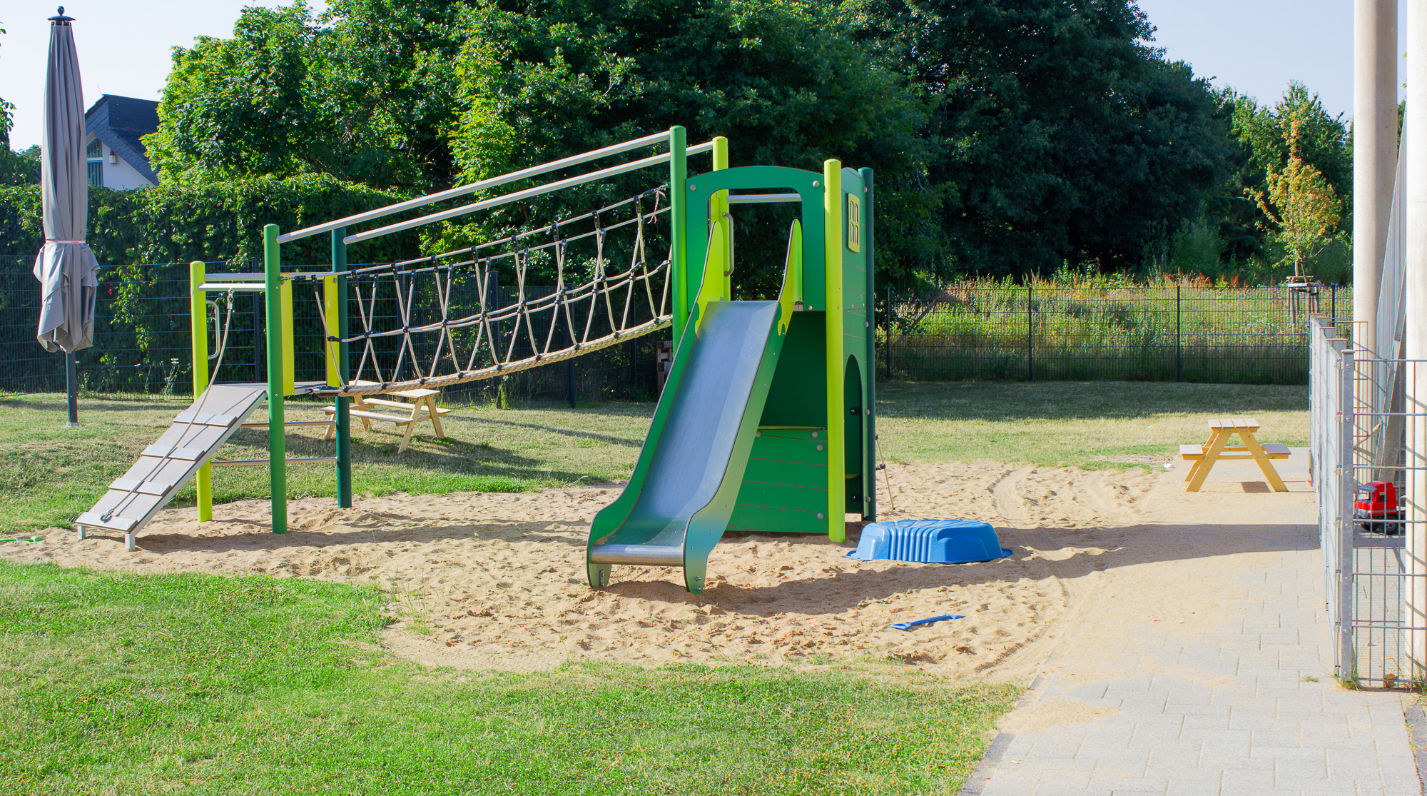 Kita Weiße Erde Rutsche Eine Rutsche im Garten der Kita Weiße Erde