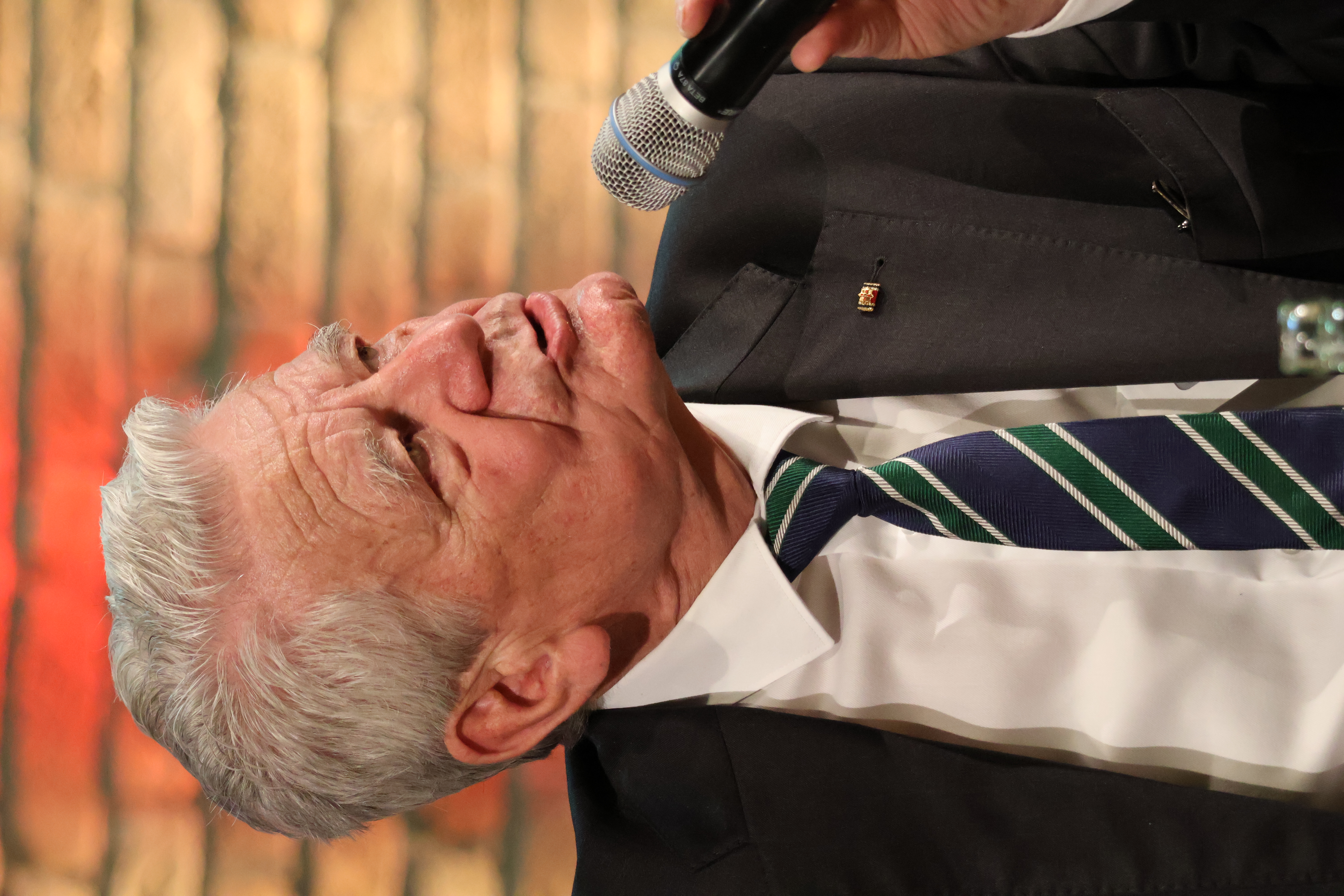 Joachim Gauck spricht ins Mikrofon